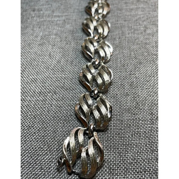 Coro Jewelry - Vintage Coro Silver Tone Bracelet 7” Included Safety Chain
